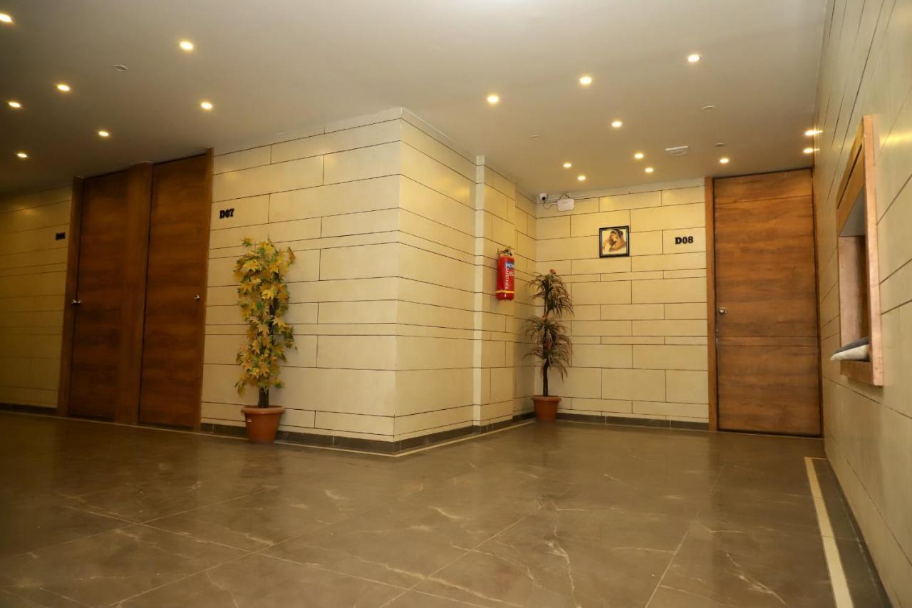Hotel Dolphin Residency Pātan Exterior photo