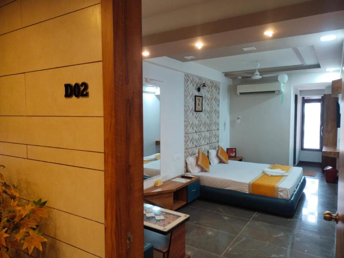 Hotel Dolphin Residency Pātan Exterior photo