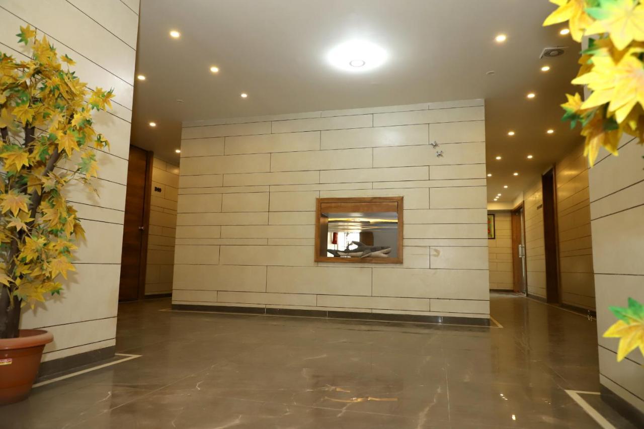 Hotel Dolphin Residency Pātan Exterior photo