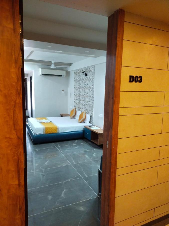 Hotel Dolphin Residency Pātan Exterior photo